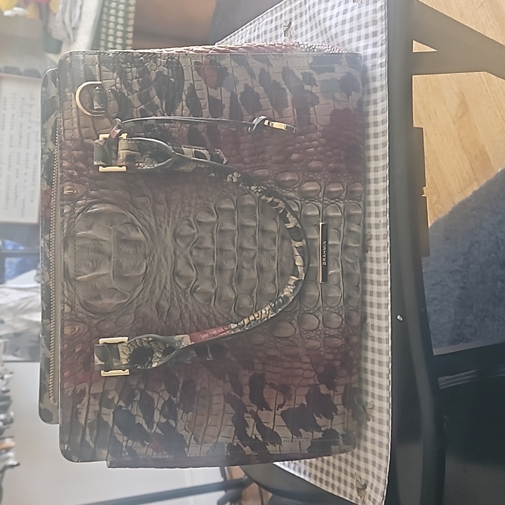 Brahmin gorgeous bag, comes with dust bag and shoulder strap.  Offers welcome